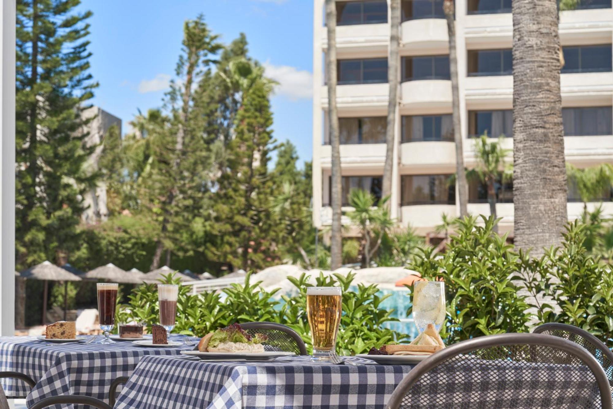 Atlantica Oasis Hotel Limassol Exterior foto