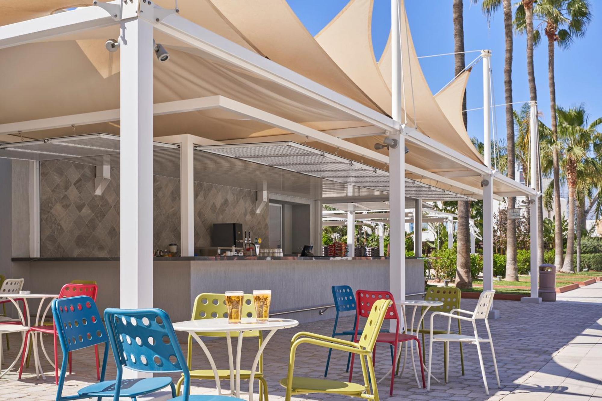 Atlantica Oasis Hotel Limassol Exterior foto