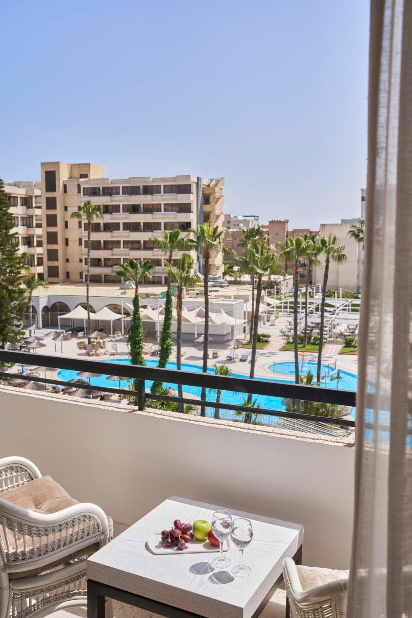 Atlantica Oasis Hotel Limassol Exterior foto